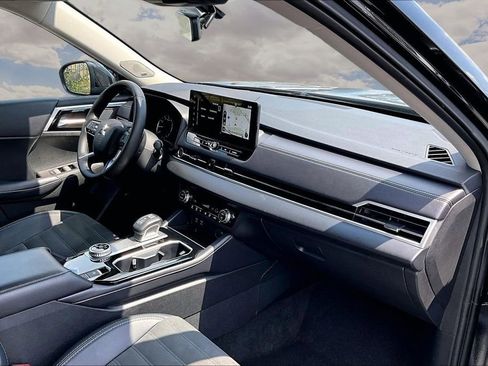 Used 2025 Mitsubishi Outlander SE FWD image 27