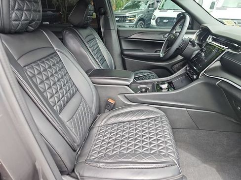 Used 2025 Jeep Grand Cherokee L Laredo w/ Luxury Tech Group I RWD image 10