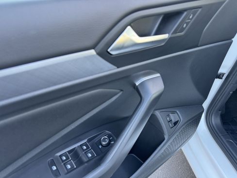 Used 2024 Volkswagen Jetta SE w/ Panoramic Sunroof Package image 15