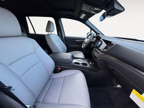 Used 2025 Honda Passport EX-L image 14