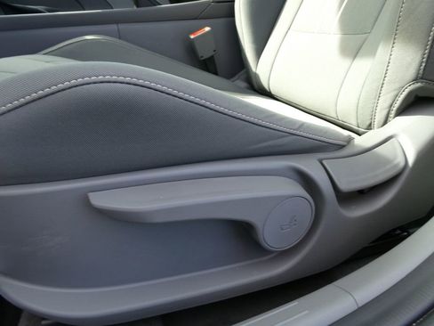 Used 2025 Hyundai Elantra Sport image 24