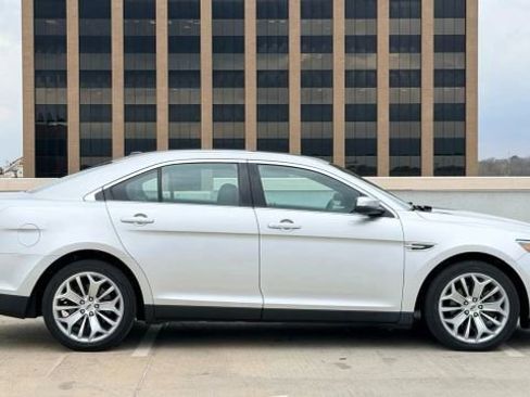 Used 2019 Ford Taurus Limited image 6