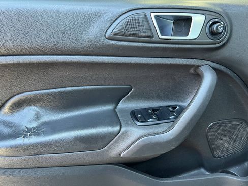Used 2014 Ford Fiesta Titanium FWD image 21