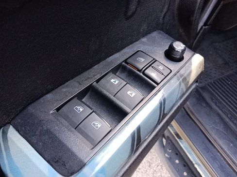 Used 2022 Toyota Tacoma TRD Off-Road AWD/4WD image 12