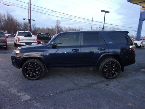 Used 2016 Toyota 4Runner SR5 RWD image 2