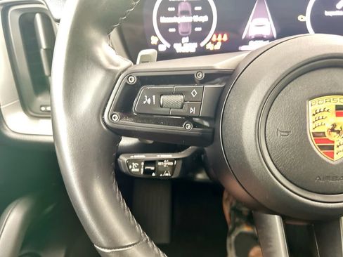 Used 2024 Porsche Cayenne AWD/4WD image 11
