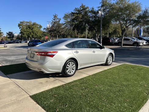 Used 2013 Toyota Avalon XLE Premium image 3
