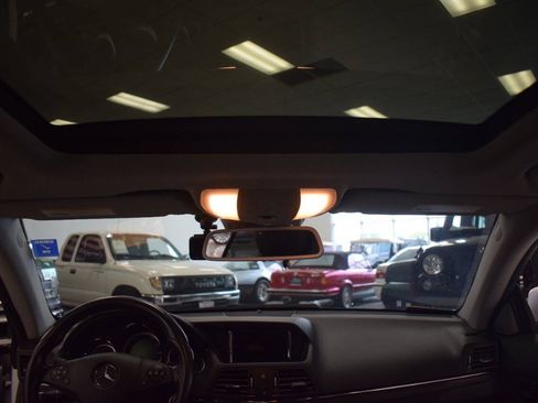 Used 2011 Mercedes-Benz E 550 Coupe image 40