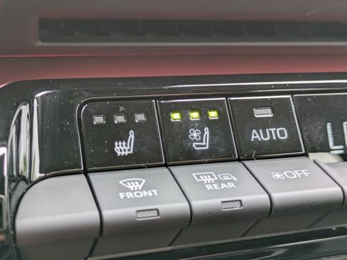New 2025 Toyota Prius Plug-In Hybrid FWD image 22