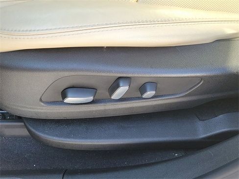 Used 2018 Cadillac XT5 Luxury w/ Driver Awareness Package image 26