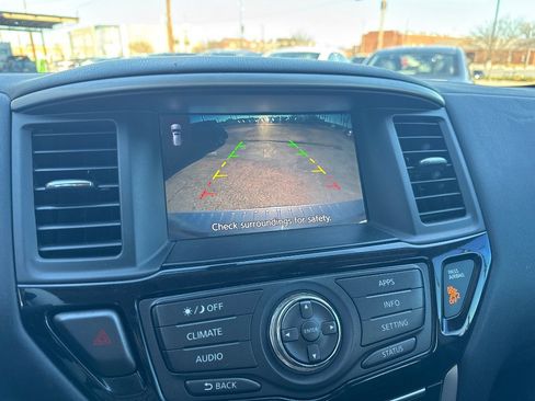 Used 2017 Nissan Pathfinder SV image 16