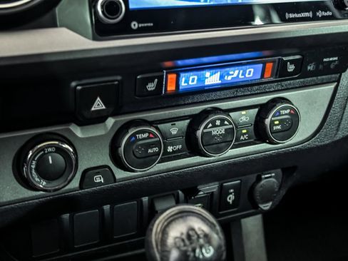 Used 2023 Toyota Tacoma TRD Off-Road w/ TRD Premium Off Road Package AWD/4WD image 22