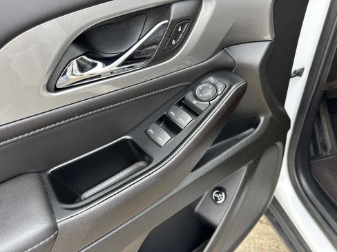 Used 2023 Chevrolet Traverse LT image 35