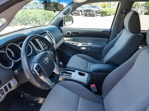 Used 2015 Toyota Tacoma PreRunner w/ SR5 Package RWD image 16