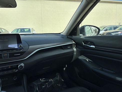 Used 2025 Nissan Altima 2.5 SV image 35