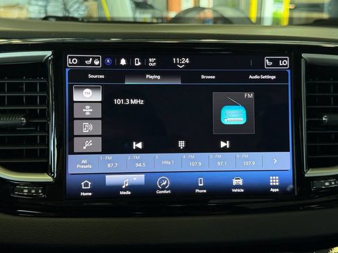 Used 2024 Chrysler Pacifica Touring-L FWD image 20