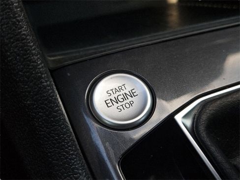 Used 2023 Volkswagen Tiguan SE R-Line image 38