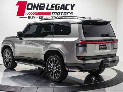Used 2024 Lexus GX 550 w/ Accessory Package (Z1) AWD/4WD image 14