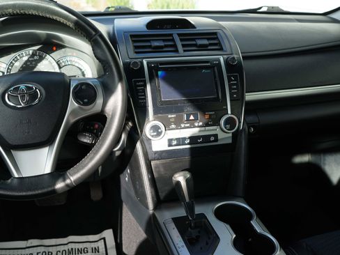 Used 2014 Toyota Camry SE image 40