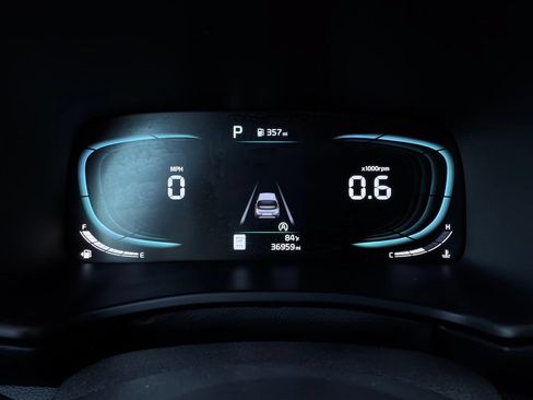 Used 2025 Kia Soul LX w/ LX Technology Package FWD image 37
