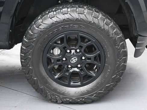 Used 2022 Toyota Tacoma SR5 w/ Technology Package RWD image 33