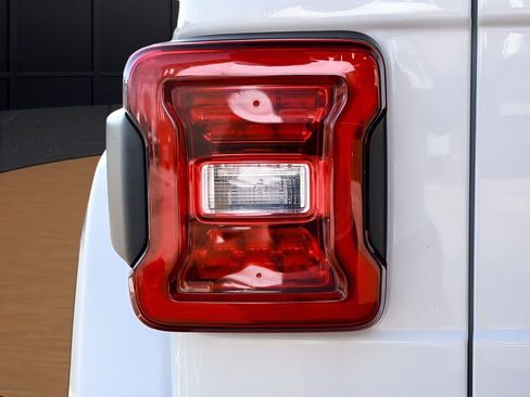 Used 2024 Jeep Wrangler Unlimited w/ Convenience Group image 36