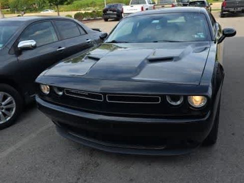 Used 2019 Dodge Challenger SXT RWD image 1