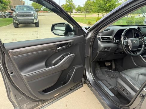 Used 2020 Toyota Highlander Limited AWD/4WD image 8
