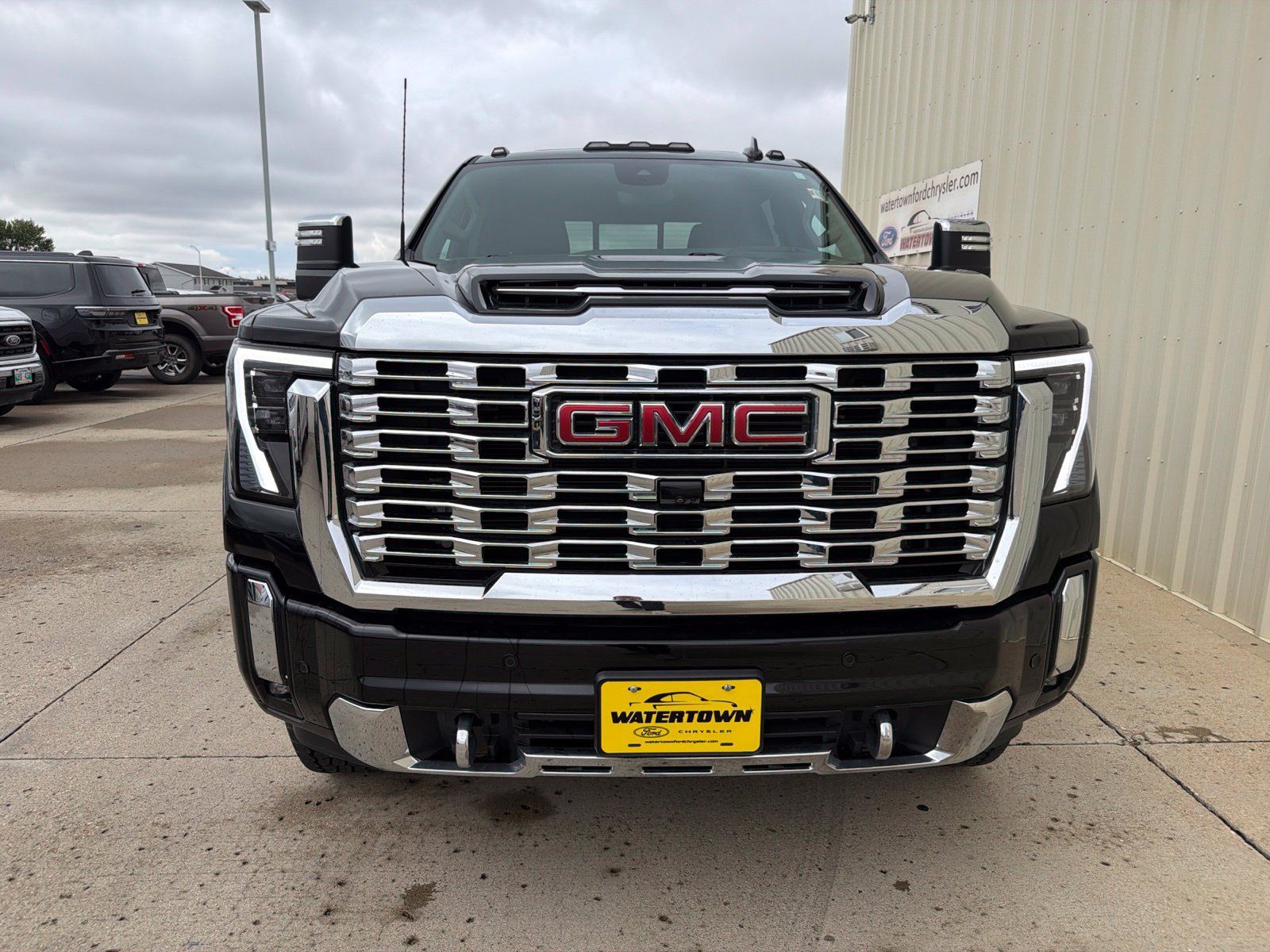 Used 2024 GMC Sierra 3500 Denali w/ Denali Reserve Package AWD/4WD image 3