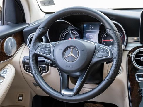 Used 2017 Mercedes-Benz GLC 300 4MATIC image 24