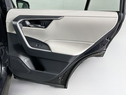 Used 2025 Toyota RAV4 XLE image 28