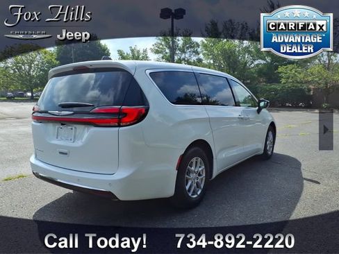 Used 2026 Chrysler Pacifica Select FWD image 9