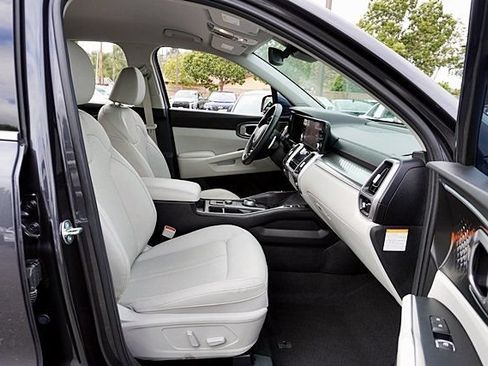 Used 2023 Kia Sorento EX AWD/4WD image 11