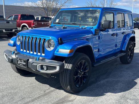 Used 2023 Jeep Wrangler Unlimited Sahara w/ Cold Weather Group AWD/4WD image 8