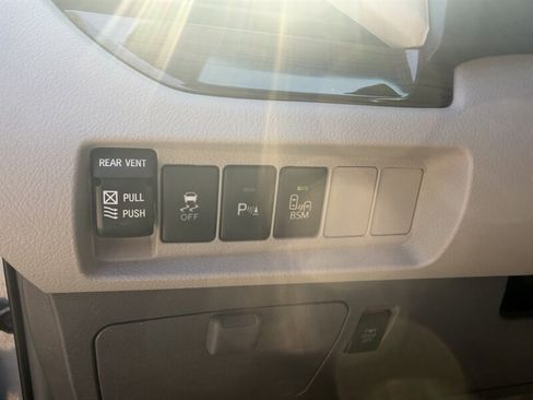 Used 2015 Toyota Sienna XLE Premium AWD/4WD image 34