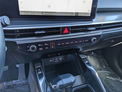 Certified 2025 Kia Sorento EX w/ Panoramic Sunroof Package image 27