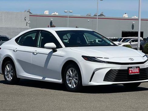Certified 2025 Toyota Camry LE FWD image 5