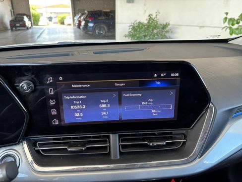 Used 2025 Chevrolet Trax LT FWD image 19