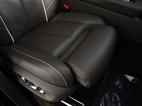 Used 2023 Rolls-Royce Cullinan w/ Cullinan Package image 33