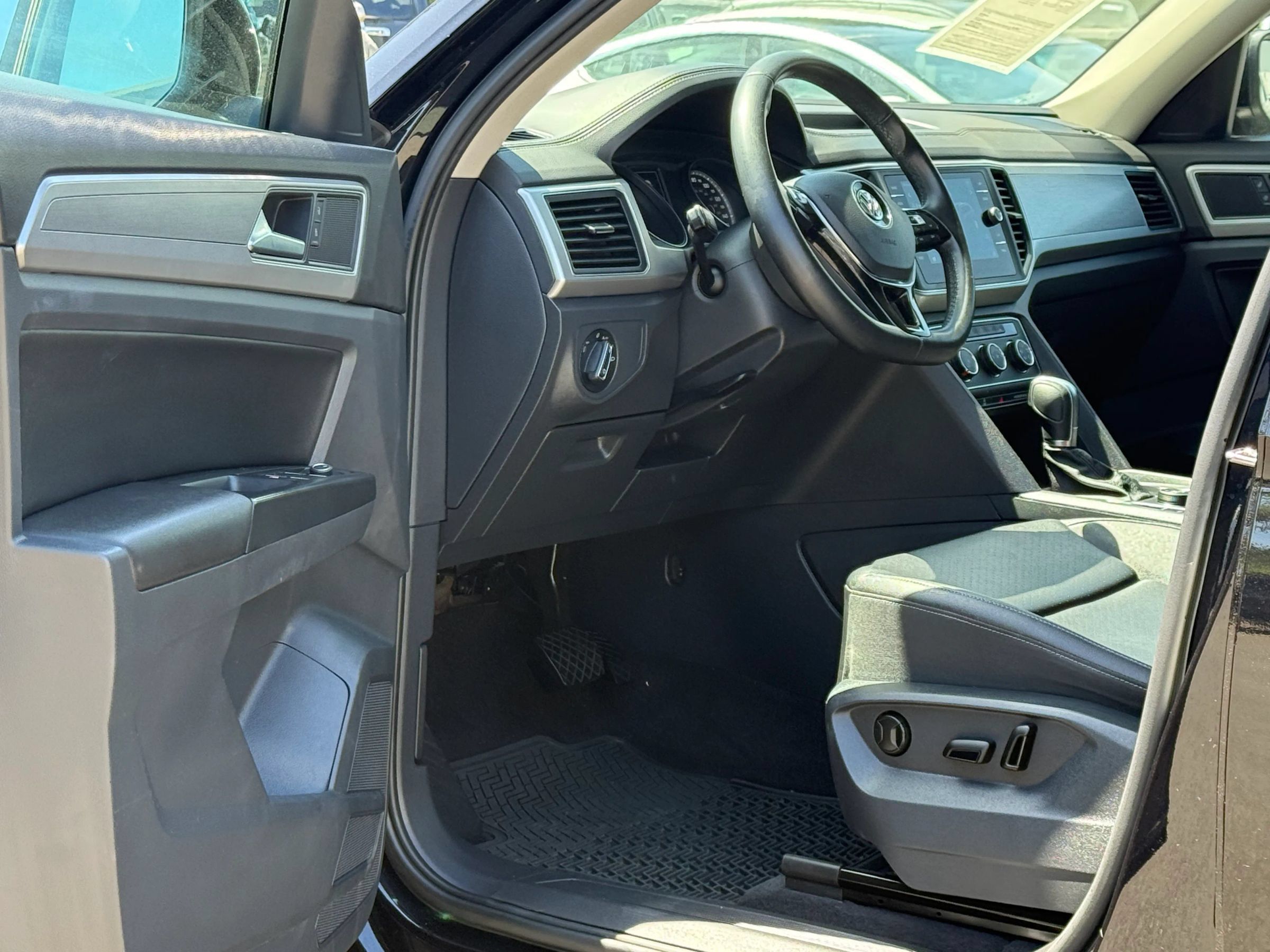 Used 2018 Volkswagen Atlas SE AWD/4WD image 12