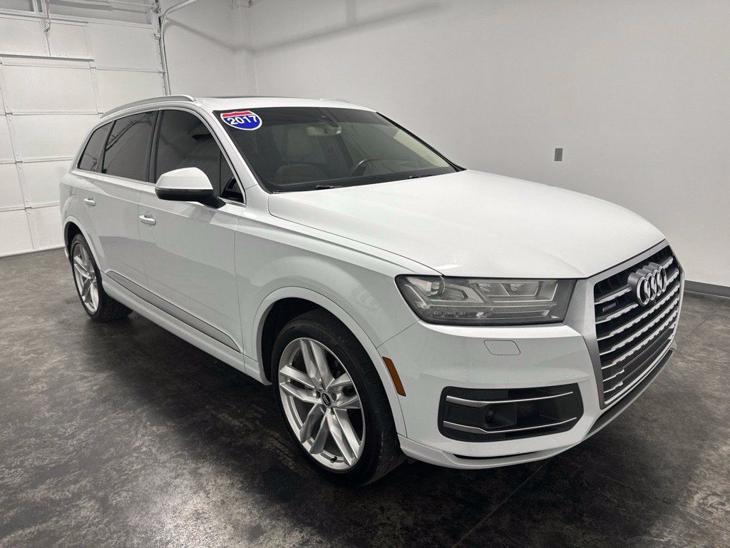 Used 2017 Audi Q7 3.0T Prestige AWD/4WD image 3