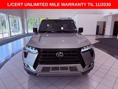 Used 2024 Lexus GX 550 AWD/4WD image 2
