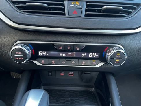 Used 2023 Nissan Altima 2.5 SL AWD/4WD image 10