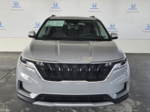 Used 2024 Kia Carnival LX image 45