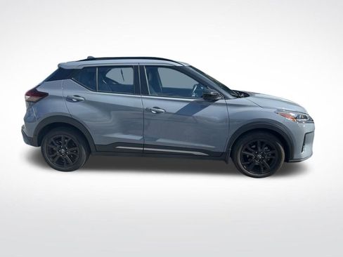 Used 2023 Nissan Kicks SR w/ SR Premium Package FWD image 2