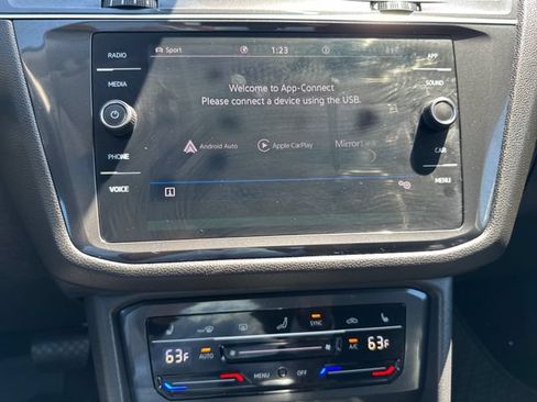 Certified 2023 Volkswagen Tiguan SE w/ Panoramic Sunroof Package AWD/4WD image 24