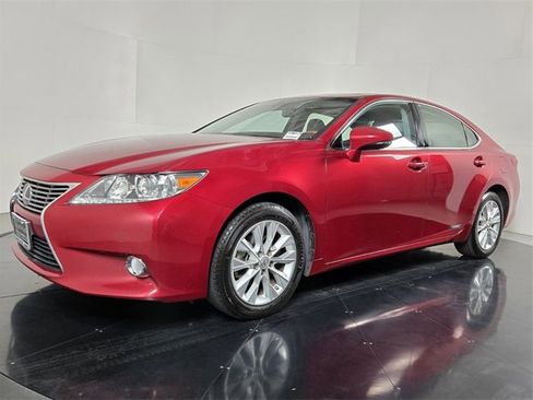 Used 2013 Lexus ES 300h w/ Luxury Pkg image 2