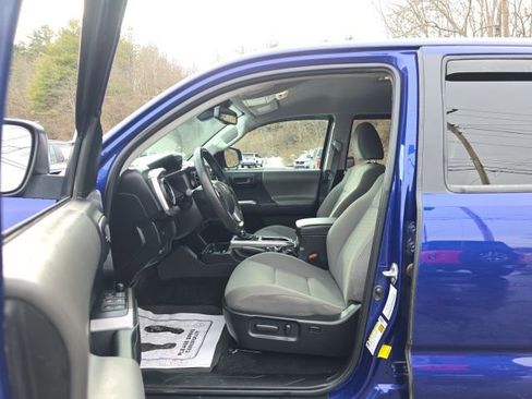 Used 2023 Toyota Tacoma SR5 w/ Technology Package image 17