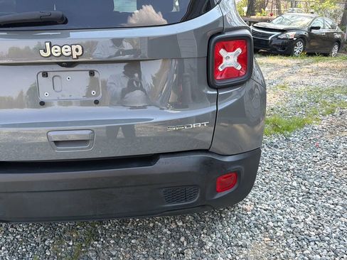 Used 2022 Jeep Renegade Sport w/ Sport Appearance Group image 12