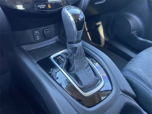 Used 2017 Nissan Rogue S image 21